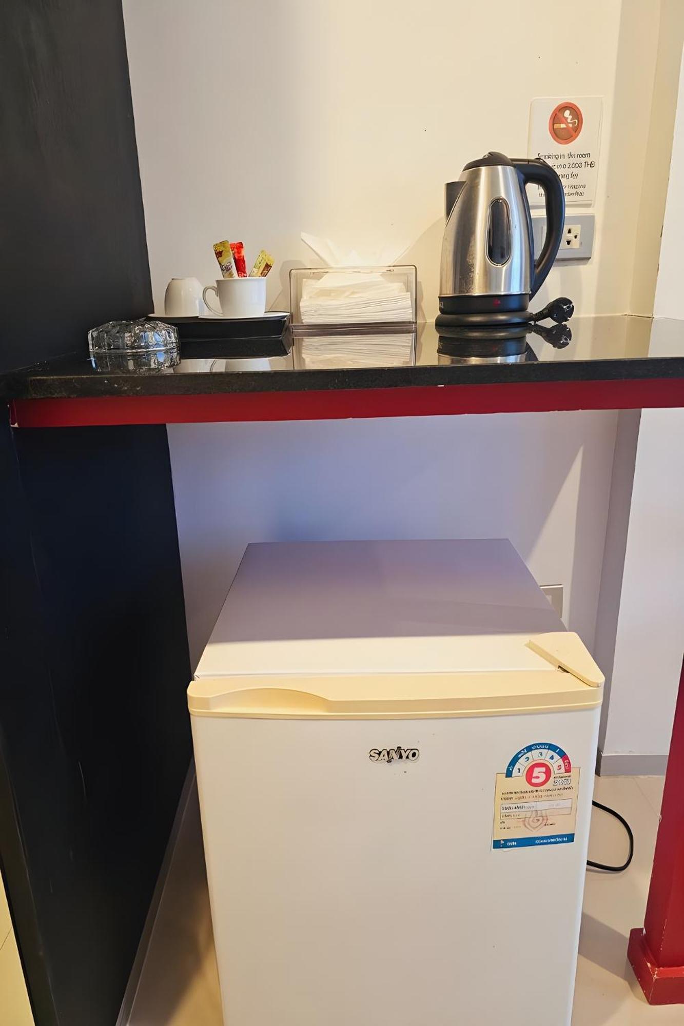 One World One Home Naiharn Hotel Rawai Dış mekan fotoğraf