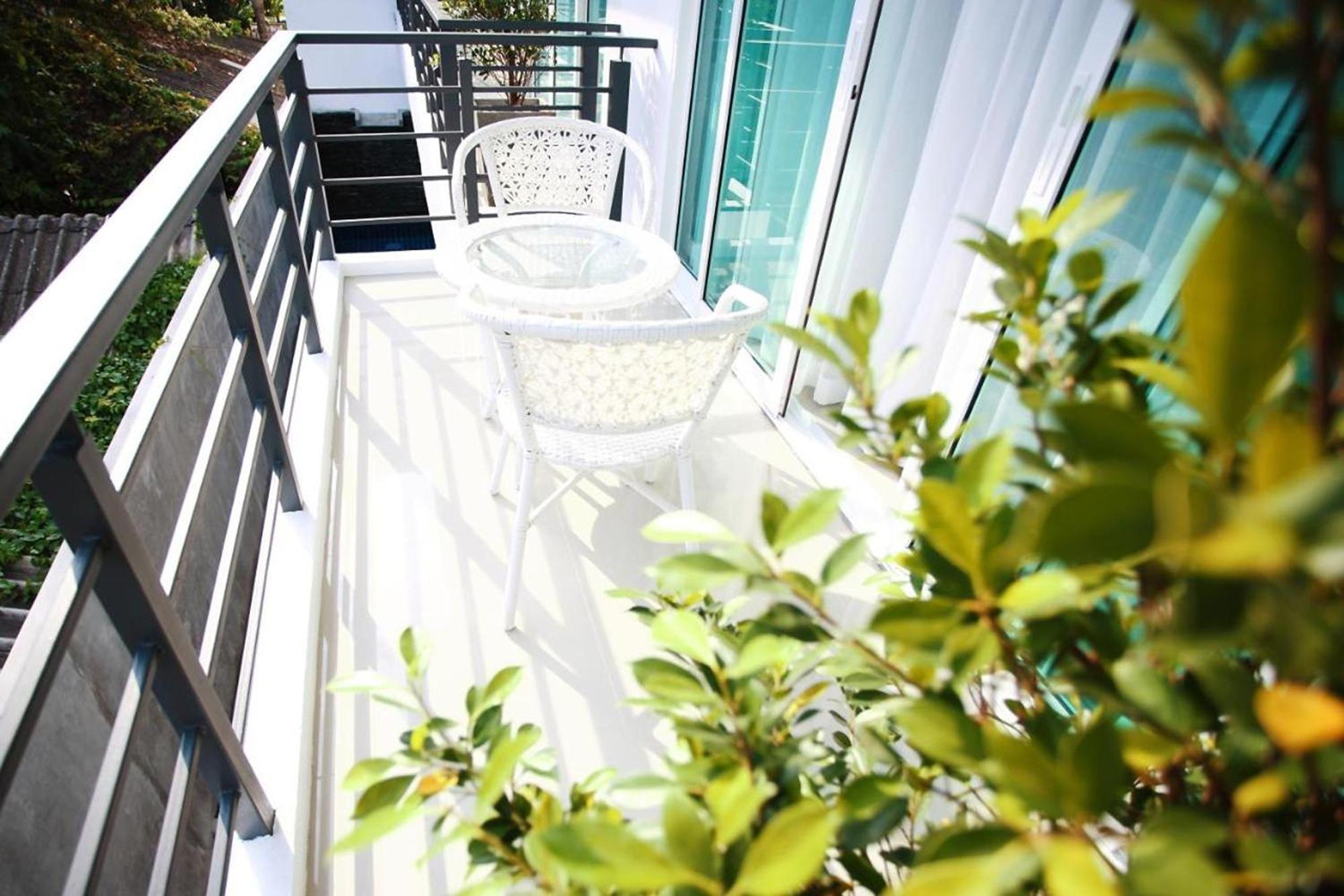 One World One Home Naiharn Hotel Rawai Dış mekan fotoğraf