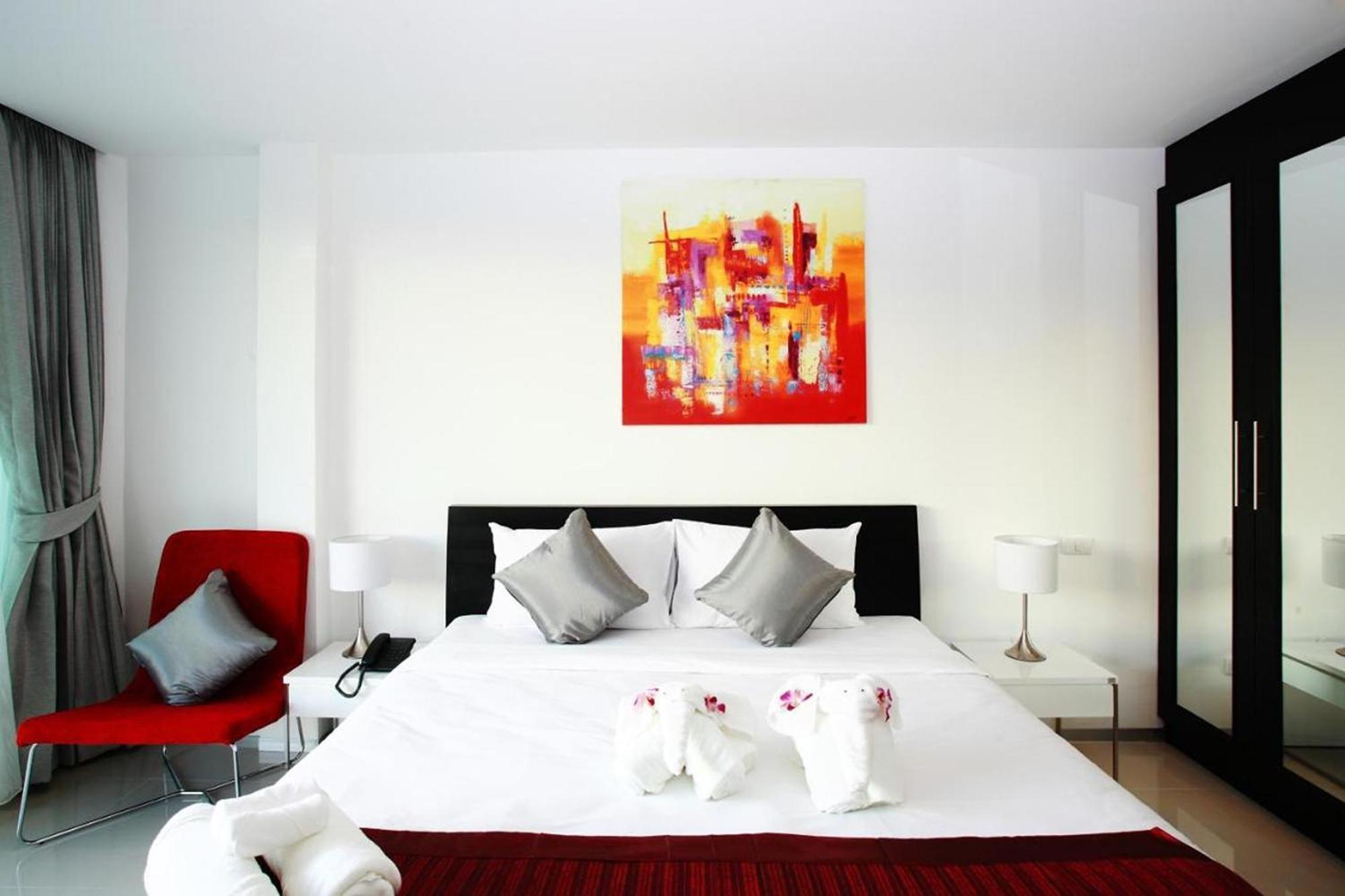One World One Home Naiharn Hotel Rawai Dış mekan fotoğraf