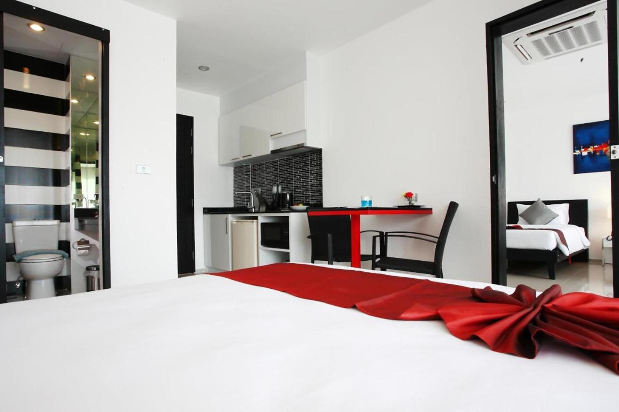 One World One Home Naiharn Hotel Rawai Dış mekan fotoğraf