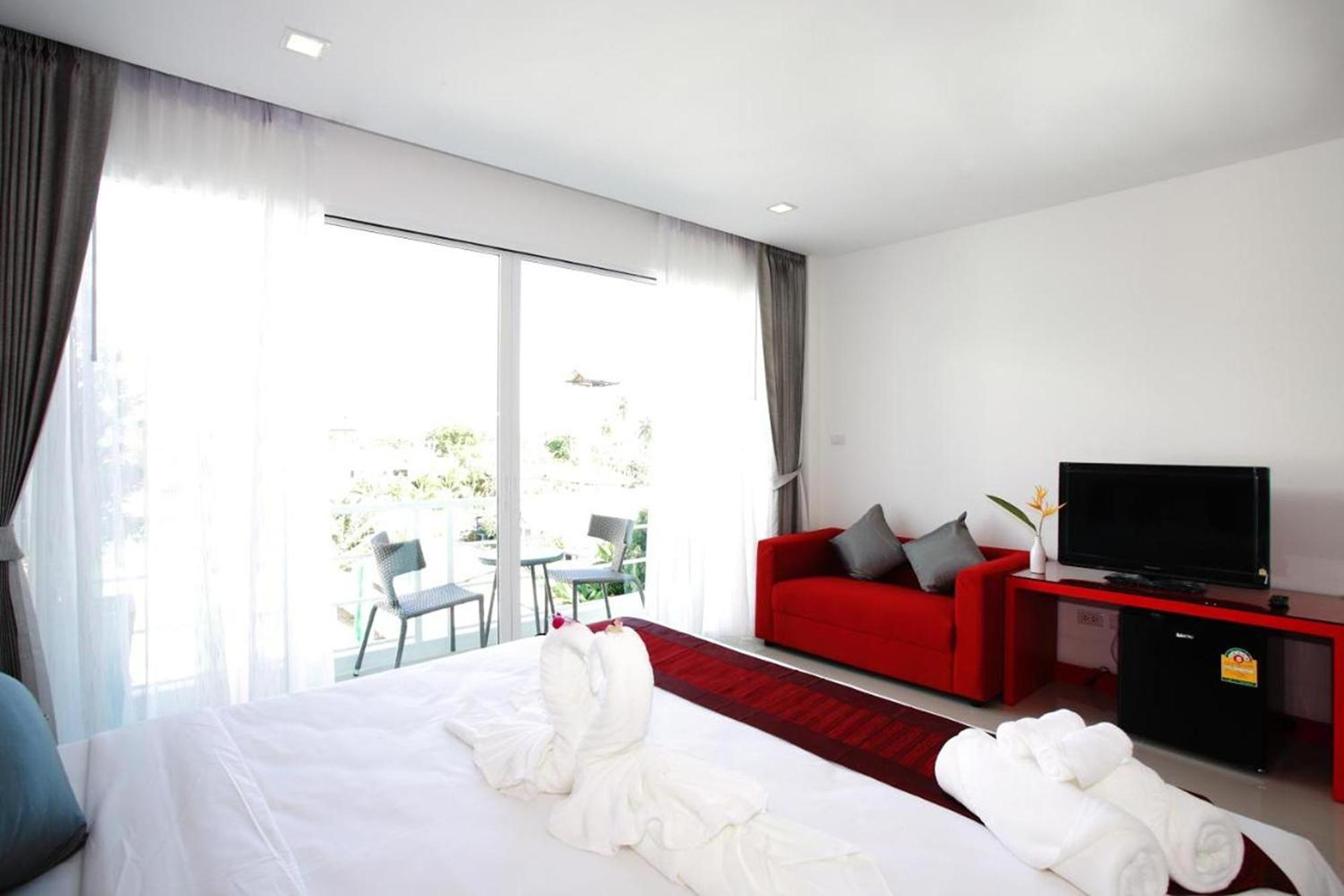 One World One Home Naiharn Hotel Rawai Dış mekan fotoğraf