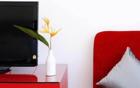 One World One Home Naiharn Hotel Rawai Dış mekan fotoğraf